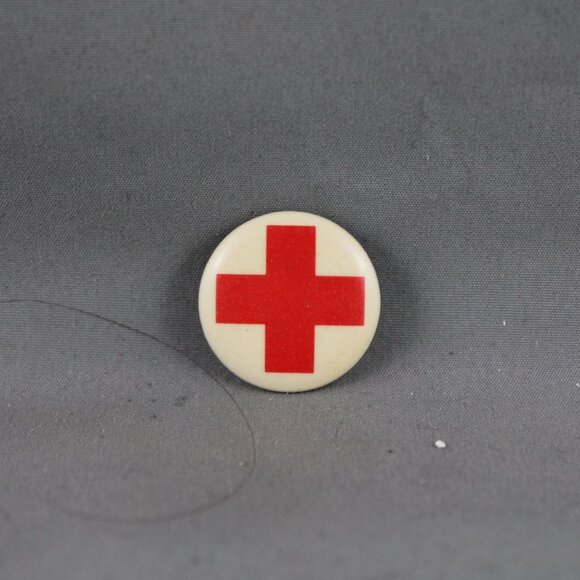 Vintage Red Cross PIn - Classic Red Cross on White - Metal Pin - Picture 3 of 3